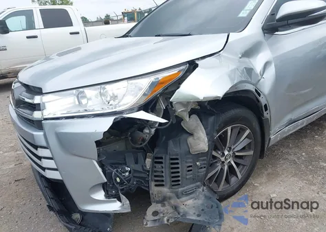 2017 Toyota Highlander Xle z USA, uszkodzony, nr VIN 5TDJZRFH5HS455351